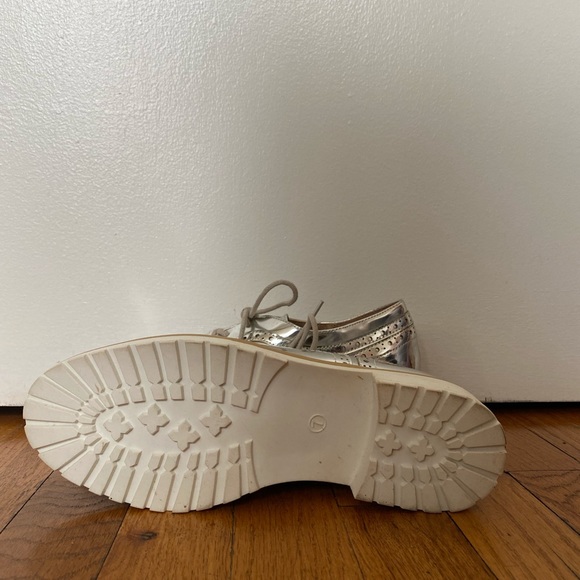 Silver JustFab Oxfords - Picture 4 of 4